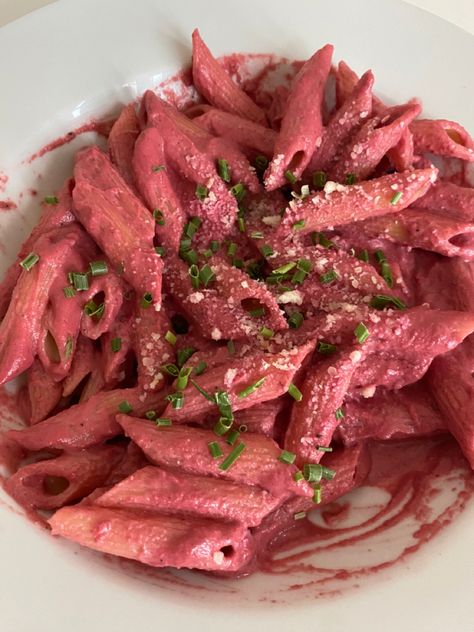 Pink Pasta cooking idea vegetarisch Beetroot Pasta, Pink Foods, Just Cooking, Feta Cheese, Aesthetic Food, Feta, Food Inspiration, Oven, Vegetarian Recipes