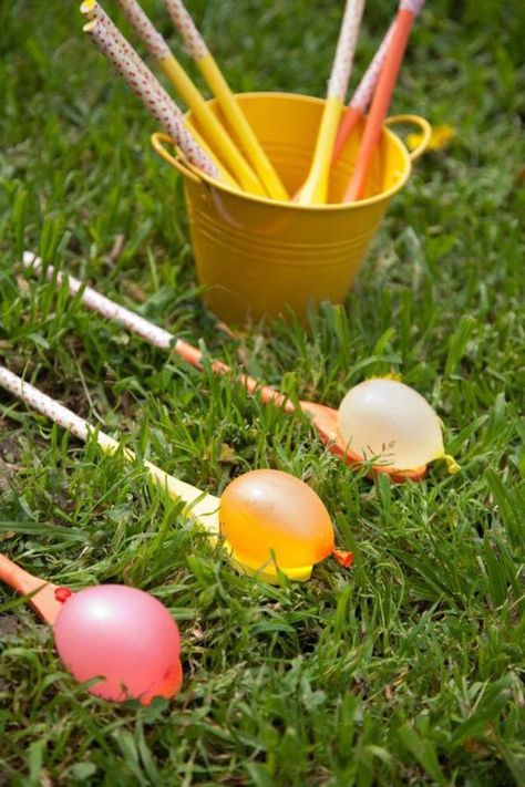 Egg And Spoon Race, Balloon Games, Colored Eggs, Easter Games, Water Games, Birthday Party Planning, Water Balloons, Kids Party Games, Easter Activities