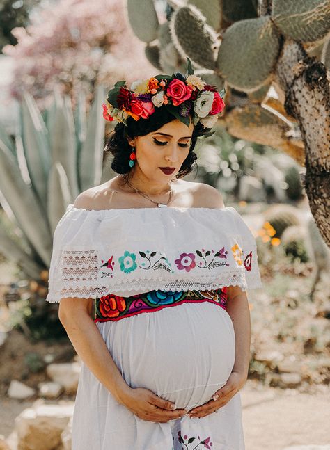 Frida Kahlo Inspired Maternity Photos - Inspired By This Mexican Maternity Shoot Photo Ideas, Mexican Maternity Dress, Mexican Maternity Shoot, Unique Maternity Pictures, Mexican Theme Baby Shower, Mexican Bridal Showers, Mexican Baby Shower, Baby Shower Balloon Arch, Couple Pregnancy Photoshoot