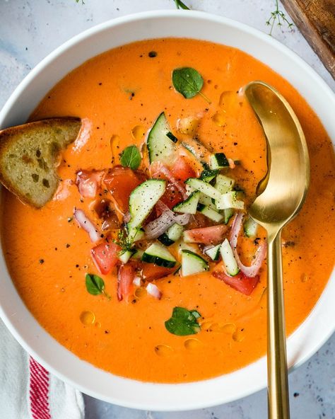 Spanish Soup, Gazpacho Soup, Sommer Mad, A Couple Cooks, Gazpacho Recipe, Summer Soup, Grilled Bread, Tapas Recipes, Couple Cooking