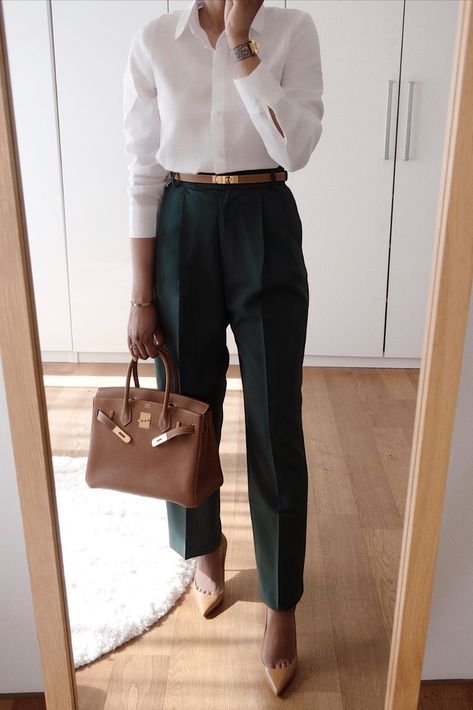 Green Trousers Outfit, Corporate Baddie, White Shirt Outfits, Full Outfits, Look Office, Work Flow, Classic White Shirt, Casual Outfit Inspiration, Green Trousers