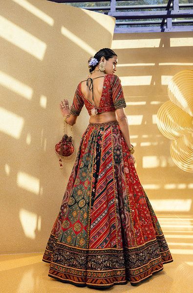 Garba Outfit, Ghaghra Choli, Navratri Dress, Navratri Chaniya Choli, Anarkali Dress Pattern, Lehenga Blouse Designs, Frock For Women, Bridal Lehenga Red, Fancy Tops