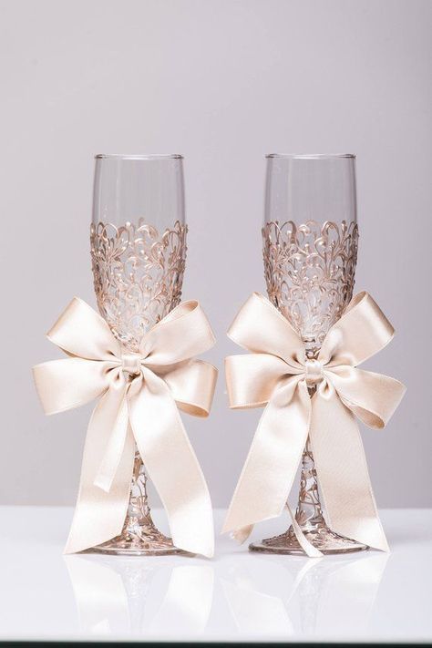 Bachelorette Glasses, Unique Wedding Colors, 10 Cake, Wedding Toasting Glasses, Wedding Roses, Quince Decorations, Toasting Flutes Wedding, Wedding Wine Glasses, Wedding Champagne Glasses