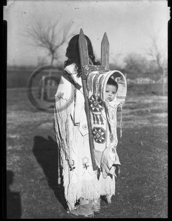 Sitting Bear, Edward Curtis, American Wallpaper, Native Culture, Indian Reservation, Native American Photos, Native American Peoples, Historic Photos, Yankees Baseball