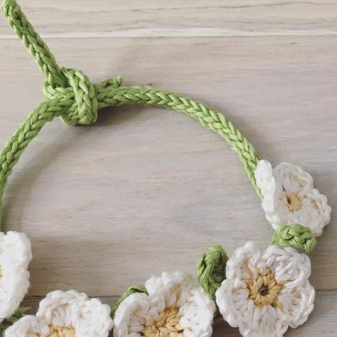 KnittingForA on Instagram: "Daisy chain headband 🤍 🌸 🌺 🌼  . . . . . . #crochetheadband #festivalheadband #daisychainheadband #flowerheadvand #daisy #daisyflower #handmadeheadband #crochet #crochetheadband #makersgonnamake #makestobuy #madetoorder #shopsmall #handmadegifts" Chain Headband, Festival Headband, Handmade Headbands, Daisy Chain, Crochet Headband, Daisy Flower, Crochet Projects, Daisy, Chain