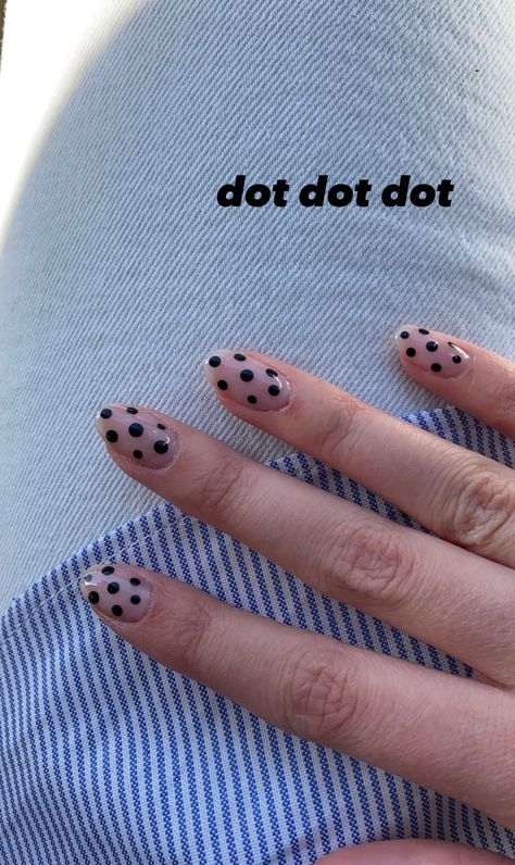 Clear Nails With Red Design, Polka Dot Short Nails, 50s Inspired Nails, Gel Nails Ideas Black And White, Subtle Black Nails, Polka Dot Nails French Tip, Black And White Polka Dot Nails, Simple Gel X Nails Design, Nail Dotting Designs