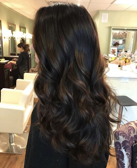 Dark Hair Color Ideas, Dark Hair Color, Black Hair Balayage, Dark Brunette Hair, Hair Color Options, Brown Hair Inspo, Black Hair With Highlights, Caramel Balayage, Brunette Balayage Hair