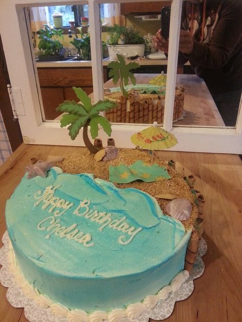 Beach Themed Birthday Cakes, Beach Birthday Cakes, Beach Cake Ideas, Hawaii Cupcakes, Beach Theme Cake, Hawaiian Birthday Cakes, Beach Themed Birthday, Beach Birthday Cake, Beach Theme Birthday