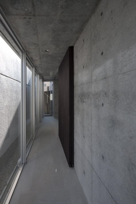 A Minimalist House with a Sleek Concrete Structure in architecture  Category Concrete Minimalist House, Concrete Minimalist, Concrete Bedroom, Mountain Home Exterior, Concrete Interiors, Concrete Houses, Concrete Architecture, Concrete Walls, Front Courtyard