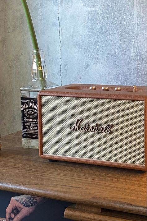 Marshall Speaker Aesthetic, Game Programming, Vinyl Aesthetic, Music System, Clock Decor, Marshall Speaker, Record Player, Random Pics, Christmas Wishlist