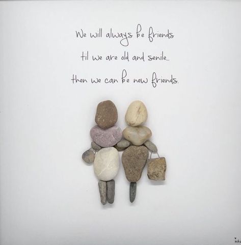 Friendship Pebble Art, Friendship Crafts, Family Stone, Stone Pictures Pebble Art, Beach Glass Crafts, Pebble Art Family, Art Stone, Rock And Pebbles, Glass Art Projects