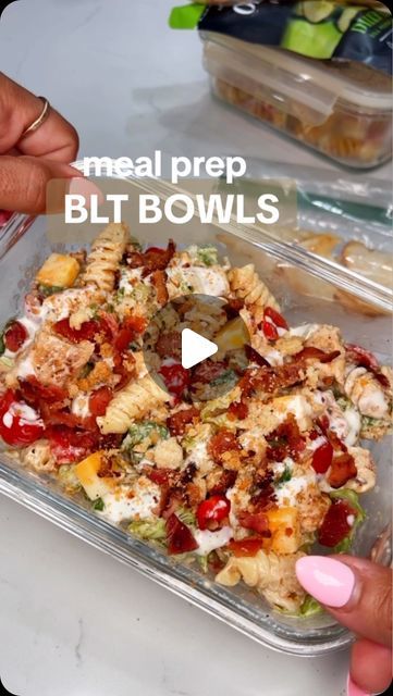 MaKayla Kim Thomas on Instagram: "Saying my goodbyes to summer with one of my favorite no heat meal preps 🥲 I’ve made this a dozen ways this summer and every time it hit the spot for me 🙌🏼   Add or take away veggies, pair with a side or don’t, and make it something YOU will enjoy! I love this one cold!!!   Club in a tub recipe is from my Good Food Mood cookbook (along with HUNDREDS of other easy, high protein recipes) available at makaylathomas.  com 🫶🏼  #mealprep #healthymeals #mealideas #highprotein #lowcarb #lunchideas #dinnerideas #easymeals #subinatub #mealprepbowls #packlunchwithme" Easy Macro Lunch Meal Prep, Easy To Heat Up Meals, Macro Friendly Work Lunch, Meal Prep Lunch Low Calorie, High Protein Meals For Lunch, Easy Cold Lunches For Work High Protein, Lunch High Protein Meal Prep, High Protein Cold Lunch Ideas, Quick Meal Prep Lunch