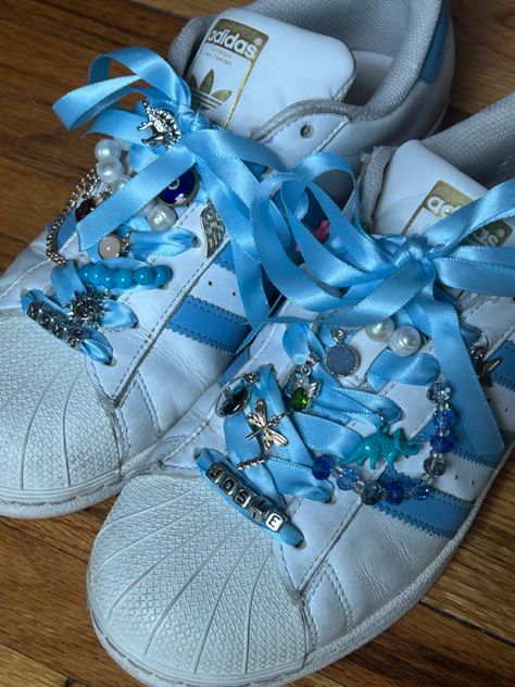 Shoes With Ribbon, Ribbon Shoe Laces, Adidas Superstars, Superstar Shoes, Diy Sneakers, Ribbon Laces, Adidas Shoes Superstar, Pretty Shoes Sneakers, Shoes Heels Classy