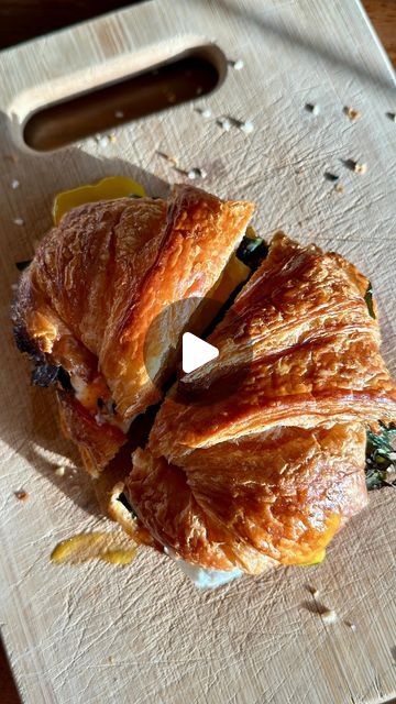 Arshena Inshan on Instagram: "When the sun hits your breakfast sandwich just right ✨

Croissant Breakfast Sandwich

Croissant 
Melted Cheddar Cheese
Sautéed Mushrooms 
Fried Egg cooked in Spinach 
Sriracha 
Everything Bagel Seasoning 

#breakfastsandwich #eggsandwich #croissant #simplebreakfastideas #brunchideas" Croissant Breakfast Sandwich, Fried Egg Sandwich, Egg Sandwiches, Sauteed Mushrooms, Everything Bagel, Breakfast Sandwich, Fried Egg, Sriracha, Easy Breakfast