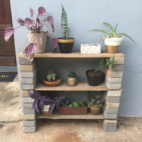 Diy Plant Stand Outdoor Patio, Garden Shelves Outdoor, Plant Bookshelf, Plant Shelves Outdoor, Home Decor With Plants, Plant Stand Ideas, Decor With Plants, Diy Stand, Outdoor Shelves