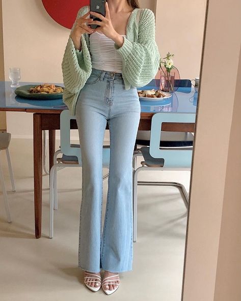 Flared Jeans Casual Outfit, Wealthy Woman Outfit Summer, Blue Jeans Korean Outfit, Celana Cutbray Style, How To Style Blue Flared Jeans, Outfit Celana Cutbray, Light Jeans Outfit Summer, Light Blue Flare Jeans Outfits, Cutbray Jeans Outfit