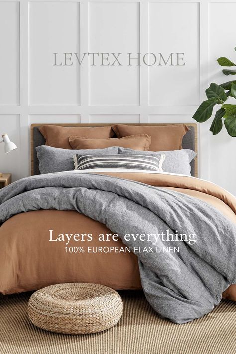 Linen bedding adds an effortless elegance to any bedroom with its natural texture and subtle color variations. Its versatility in color and styling options make it perfect for any taste. Plus, its comfort and durability make it a worthwhile bedding choice. Bed Linen Styling Color Schemes, Linen Bedding Styling Color Schemes, Bed Linen Styling, Bedding Color Schemes, Levtex Bedding, Linen Bedding Styling, Bedding Styling, Bedding Color, Effortless Elegance