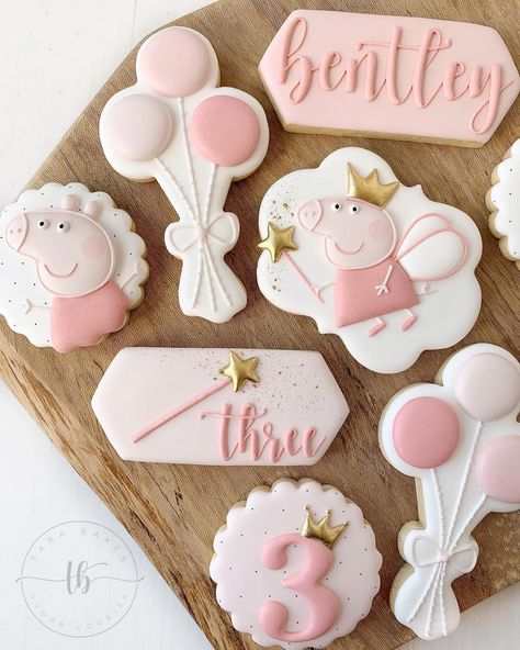 Peppa Pig Decorations, Greta Gris, Cookie Birthday Party, Happy 3rd Birthday, Balloon Cookies, Pig Birthday Cakes, Pig Cookies, Pig Birthday Party, Peppa Pig Cake