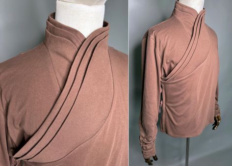 Replica of famous Obiwann's undertunic from the movies. Fabric is from threadlair.com and as close as possible to the fabric used in the movies. High quality sewing techniques and finish with over 10 years of experience in costuming.  Special characteristics : - 3 layered collar - Gathered sleeves Front of the shirt opens completely and tied with cords on the side. It gives better comfort and easier fitting. For now, I only have one size still available (Large), which fit these body measurements Star Wars Fashion Men, Jedi Outfit, Jedi Cosplay, Movie Replica, Star Wars Fashion, Comfort Fashion, Concept Clothing, Star Wars Shirts, Gathered Sleeves