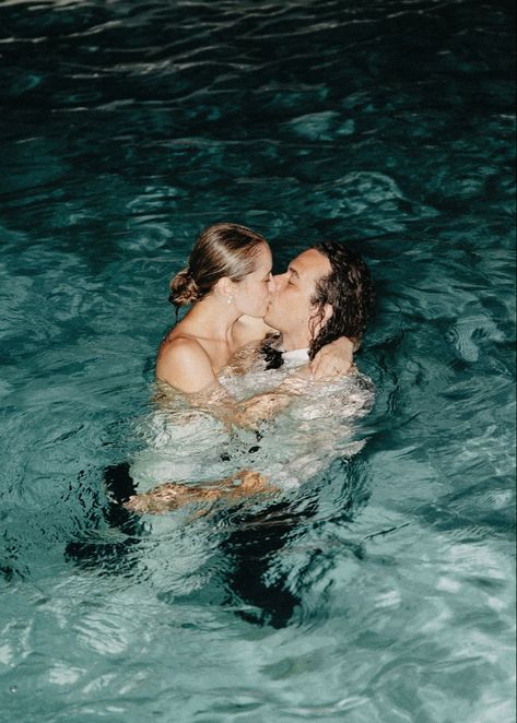 Poolside Engagement Photos, Pool Wedding Photos, Pool Wedding Ideas, Swimming Wedding, Vineyard Engagement, Pool Shoot, Pool Photoshoot, Night Pool Party, 2024 Photo