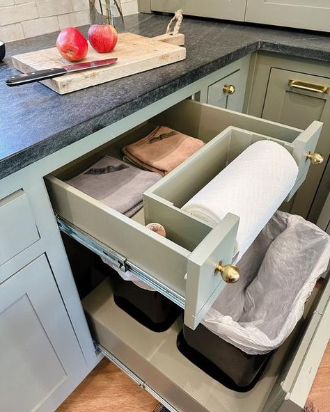 Kitchen Towels Storage, Kitchen Island Storage, Kitchen Storage Hacks, Hidden Kitchen, Kitchen Cabinet Drawers, Kitchen Drawer Organization, Smart Kitchen, Kitchen Cabinet Storage, Kitchen Inspiration Design