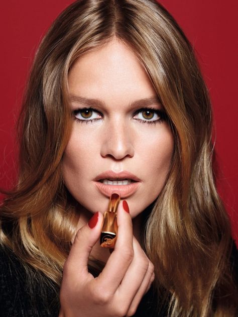 Anna Ewers Hair, J Makeup, Chanel Lip, Anna Ewers, Wear Red Lipstick, Chanel Rouge, Perfect Lipstick, Mario Sorrenti, Chanel Beauty