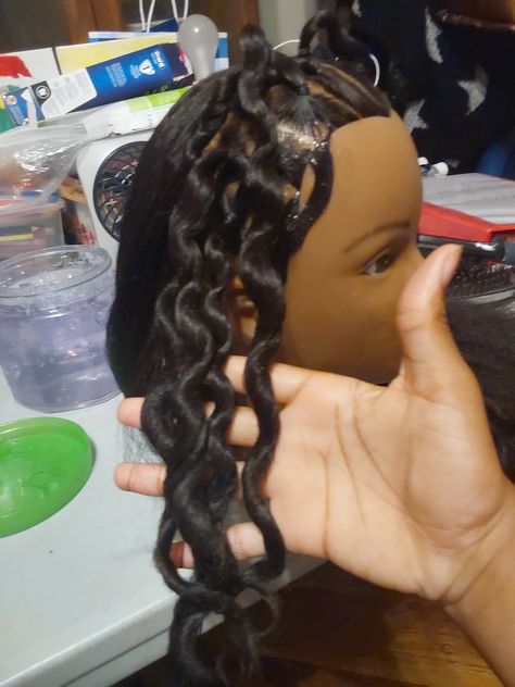 Hairstyles For Manikin Head, Beauty School Cosmetology, Hair Mannequin, Parting Hair, Hair Motivation, Short Box Braids Hairstyles, Short Box Braids, Quick Braided Hairstyles, Mannequin Heads