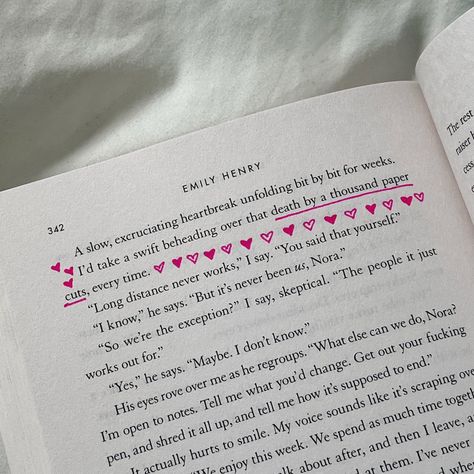 Paper Taylor Swift, Annotated Books Aesthetic, Pretty Annotations, Annotating Ideas, Books Aesthetic Quotes, Homescreen Quotes, Aesthetic Phrases, Annotated Book, Book Pic