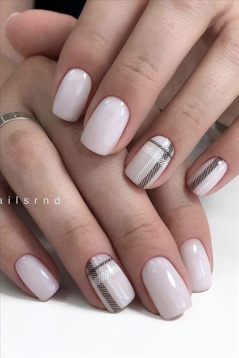 Endless tips for Hairstyles, Makeup, Nail designs, fashion, beauty, love, living Short Square Nail, Spring Nails 2020, Plaid Nail Art, Office Nails, Square Nail, Square Nail Designs, Plaid Nails, Short Square Nails, Thanksgiving Nails