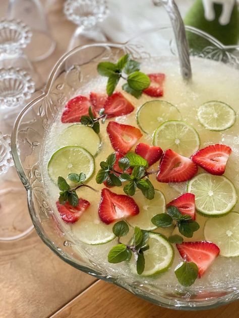 Foods Around The World, Cultural Foods, Citrus Punch, Lime Drinks, Ham Dinner, Spring Brunch, Sparkling Drinks, Punch Recipes, Fresh Mint