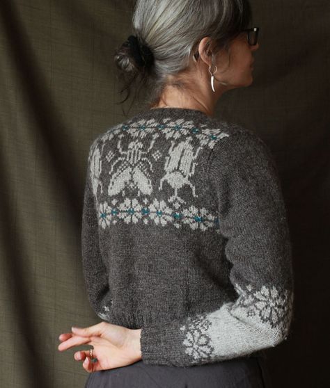 ten amazing knitters (part 1) – KDD & Co Knitting Patterns Cardigan, Maglia Fair Isle, Crochet Sweater Pattern Women, Fair Isle Knitting Patterns, Fair Isles, Colorwork Knitting, Patterned Cardigans, Knitted Tops, Fair Isle Knitting