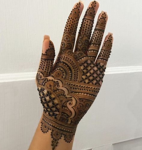 Abstract Mehendi Designs, Only Palm Mehndi Design, Henna Design Hand, Stylish Back Hand Mehndi, Henna Flowers, Henna Flower Designs, Henna Flower, Short Mehndi Design, Back Hand Mehndi