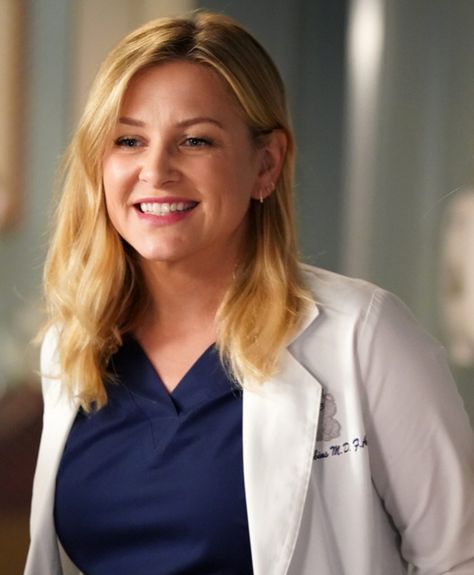 How 16 <em>Grey's Anatomy</em> characters left the show Greys Anatomy Arizona, Greys Anatomy Callie, Stephanie Edwards, Owen Hunt, Sarah Drew, Grays Anatomy Tv, Sara Ramirez, Arizona Robbins, Jessica Capshaw