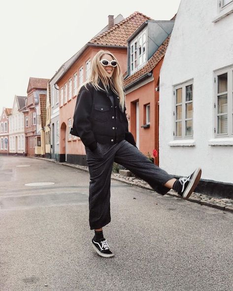 Outfit Nero, Surfergirl Style, Look Grunge, Fall Family Photo Outfits, Goth Outfit, Skate Style, Looks Street Style, Family Photo Outfits, Outfit Trends