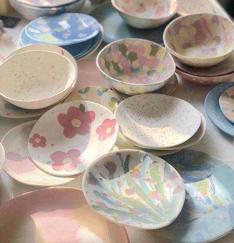 Crafts Aesthetic, Hijau Mint, Tanah Liat, Keramik Design, Danish Pastel, Ceramics Pottery Art, Clay Art Projects, Diy Clay Crafts, Clay Ceramics