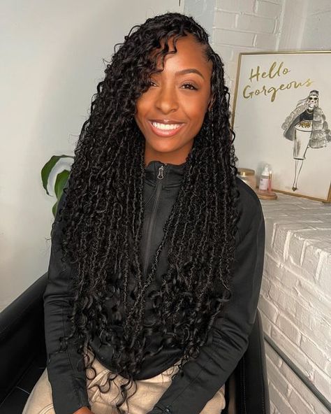 Goddess Faux Locs With Curls, Locs With Curls At The End, Braid Hair Dos, Jah Locs, Boho Goddess Locs, Ghana Braids Hairstyles, Crochet Locs, Boho Locs, Haute Hair