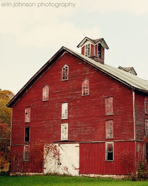 Pennsylvania Photography, Barn Photography, Red Farmhouse, Barn Pictures, Country Barns, Red Home Decor, Architecture Design Concept, Farm Decor, Fine Art Photography Print