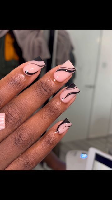 Classy Nails Black Women, Acrylic Nails Black Women, Black Women Nails, Square Acrylics, Nails Black Women, Classy Almond Nails, Popular Nail Art, Makeup Nails Designs, Outing Outfit