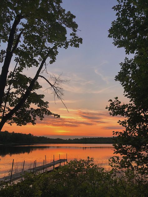 Sunset Lake Aesthetic, Lake At Sunset, July Summer Aesthetic, Beaver Lake Arkansas, Sunset Lake Pictures, Wisconsin Summer, Sunrise Lake, Sunset Lake, Pretty Skies