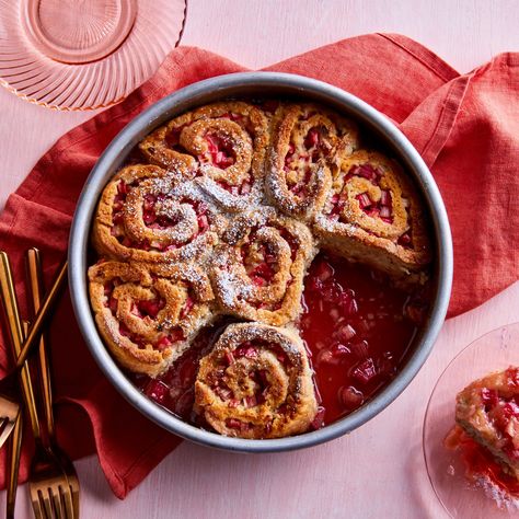 Rhubarb Cranberry Roll Ups Cranberry Roll Ups, Rhubarb Cake Recipes, Quick Biscuits, Asparagus Rolls, Just Pies, Baked Dessert, Rhubarb Desserts, Roll Ups Recipes, Rhubarb Cake