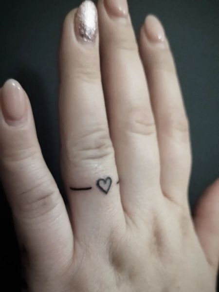 Toe Ring Tattoos For Women, Red Ring Tattoo, Wave Ring Tattoo, Knot Ring Tattoo, Tattoo Ideas Lotus, Healed Finger Tattoos, Heart Ring Tattoo, Toe Ring Tattoos, Tattoo Ideas Music