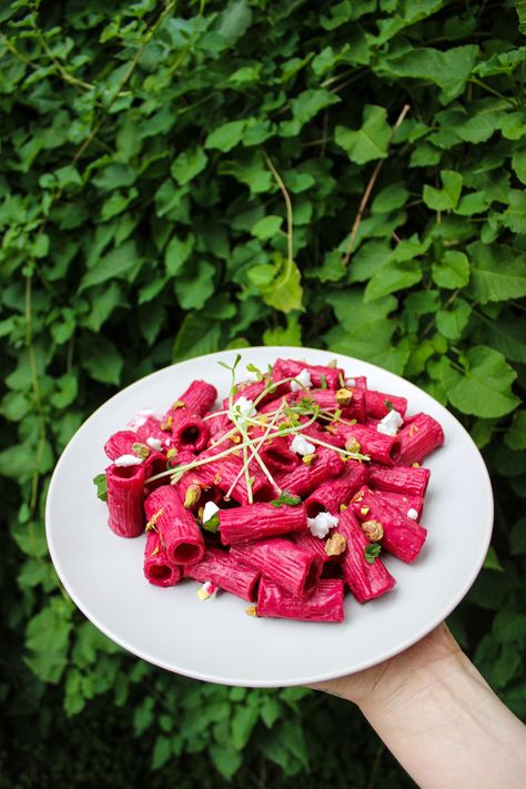 Pasta doesn’t get any more beautiful, or should we say ‘beetiful’ then this dish! It has a depth of flavour from roasted garlic and beets, bright, tanginess from vegan feta and lemon, and an undeniably pretty pink hue. Beet Pasta, Roasted Beetroot, Vegan Feta, Entree Dishes, Vegan Roast, Plant Based Dinner, Feta Pasta, Lemon Pasta, Pasta Recipe