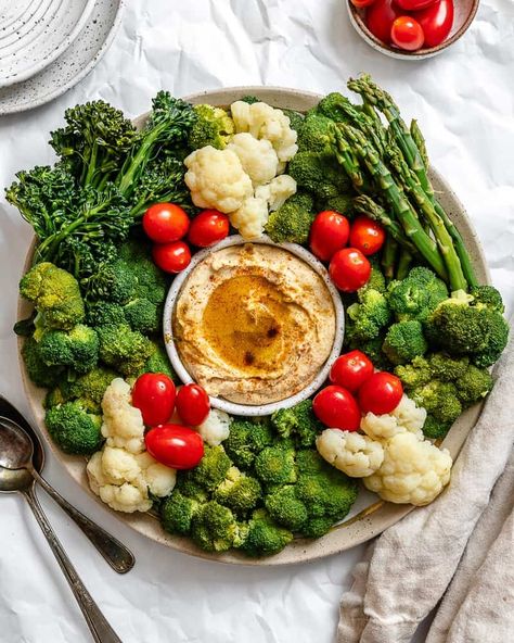 Christmas Veggie Tray [Tree OR Wreath] - Plant-Based on a Budget Christmas Veggie, Christmas Veggie Tray, Hummus Bowl, Vegan Appetizers Recipes, Vegan Ranch Dressing, Festive Appetizers, Vegan Christmas Recipes, Vegetable Tray, Vegan Ranch