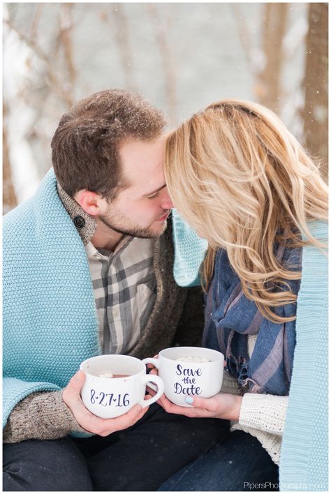 Romantic Snow, Christmas Engagement Photos, Winter Engagement Photos Outfits, Snow Engagement Photos, Snow Engagement, Winter Engagement Pictures, Lancaster Ohio, Engagement Photos Country, Romantic Engagement Photos