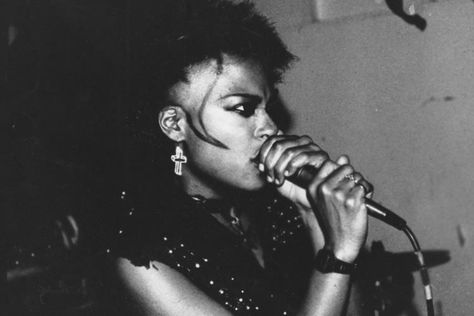 Punk Black Women, Grunge Black Women, Alternative Black Women, Tina Bell, Goth Black Women, Alt Black Woman, Black Punk Rock, Elegant Black Women, Afro Goth