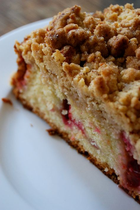 Coffee Cake With Crumb Topping, Strawberry Crumb Cake, Strawberry Coffee Cake, Muffins Coffee Cake, Oatmeal Chocolate Chip Muffins, Pecan Coffee Cake, Apple Crumb Cakes, Strawberry Coffee, Cake Portions