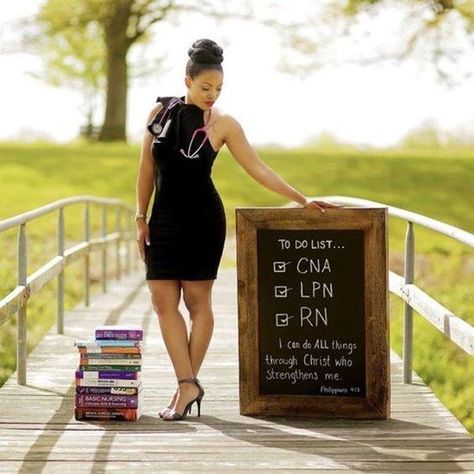 Nursing School Graduation Pictures, Masters Graduation Pictures, Foto Doctor, Nursing Pictures, Nurse Pics, Nursing School Graduation Party, Nurse Graduation Cap, Nursing Graduation Pictures, Masters Graduation