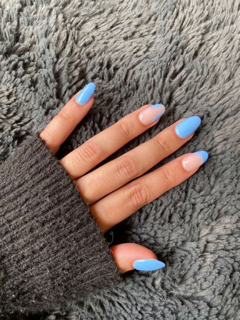 Sky Blue Spring Nails, Nails To Match Periwinkle Dress, Pastel Blue Summer Nails, Nails For Hoco Blue Dress, Beige And Blue Nails, Light Blue Spring Nails, Light Blue Prom Nails, Nails Blue Short, Pale Blue Nails