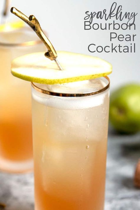 This sparkling bourbon pear cocktail is a delicious combination of champagne, bourbon and pear juice. It's easy to make and perfect for any day of the week! #cocktail #drinks #easy #bourbon #champagne #cava #prosecco #sparklingcocktail #recipes #whiskey #best #easy #winter #summer #fall #foracrowd #simple #bulliet #angelsenvy #cinnamon #fourroses #wildturkey Pear Cocktail, Pear Cocktails, Whisky Cocktail, Bourbon Cocktail, Sparkling Cocktail, Whisky Cocktails, Pear Juice, Banana Milkshake, Best Cocktail Recipes