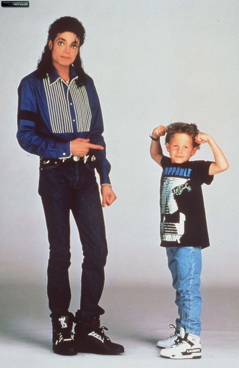 LA Gear Michael Jackson Inspired Outfits, Michael Jackson Images, Michael Jackson Photoshoot, Hee Man, Michael Jackson Wallpaper, Michael Jackson Rare, Michael Jackson Art, Michael Jackson Smile, Joseph Jackson